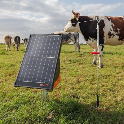 Gallagher S200 Solar Fence Energiser incl. 2 Batteries (2x 12 V - 7,2 Ah) - Image 2
